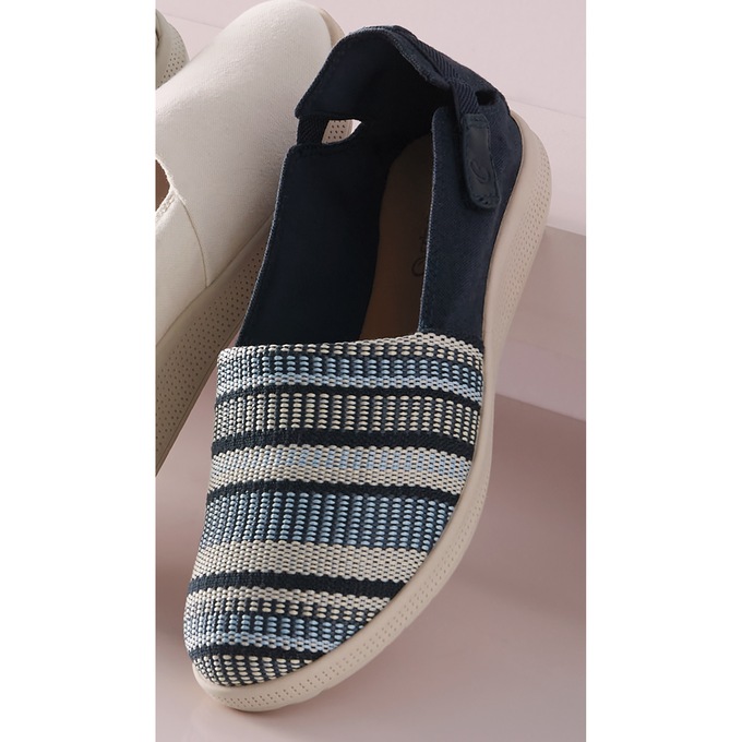 Baretraps Women's Viccia Slip-On, Navy Multi, large