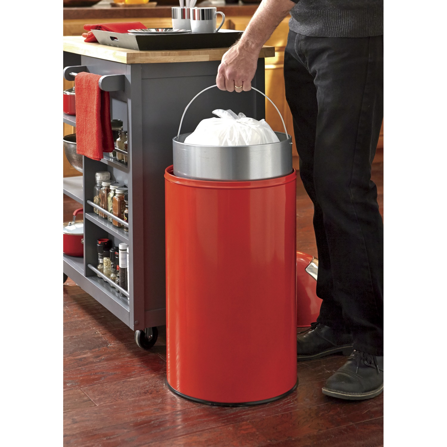 Red kitchen on sale trash can