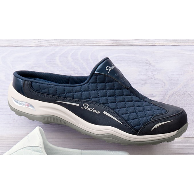 Skechers Women s Arch Fit Commute Quilted Mule