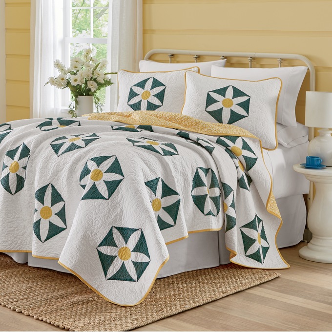 Vintage Daisy Oversized Quilt, , large