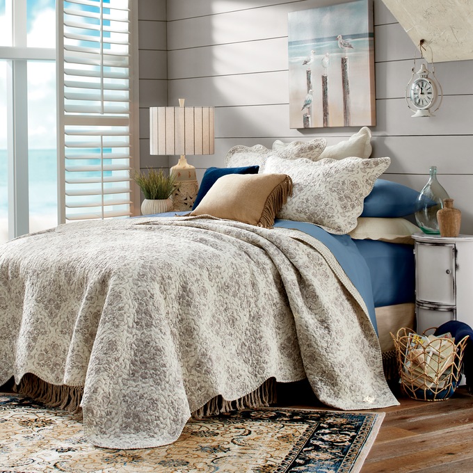 Seashells Oversized Quilt, , large