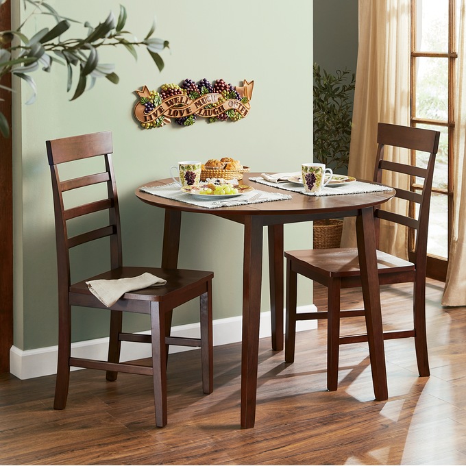 Small leaf 2025 table and chairs