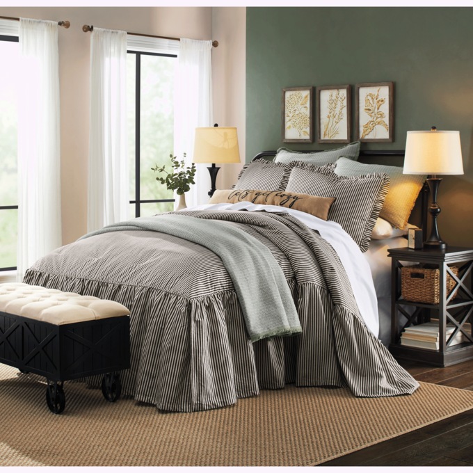 Atwood Oversized Matelassé Quilt, , large