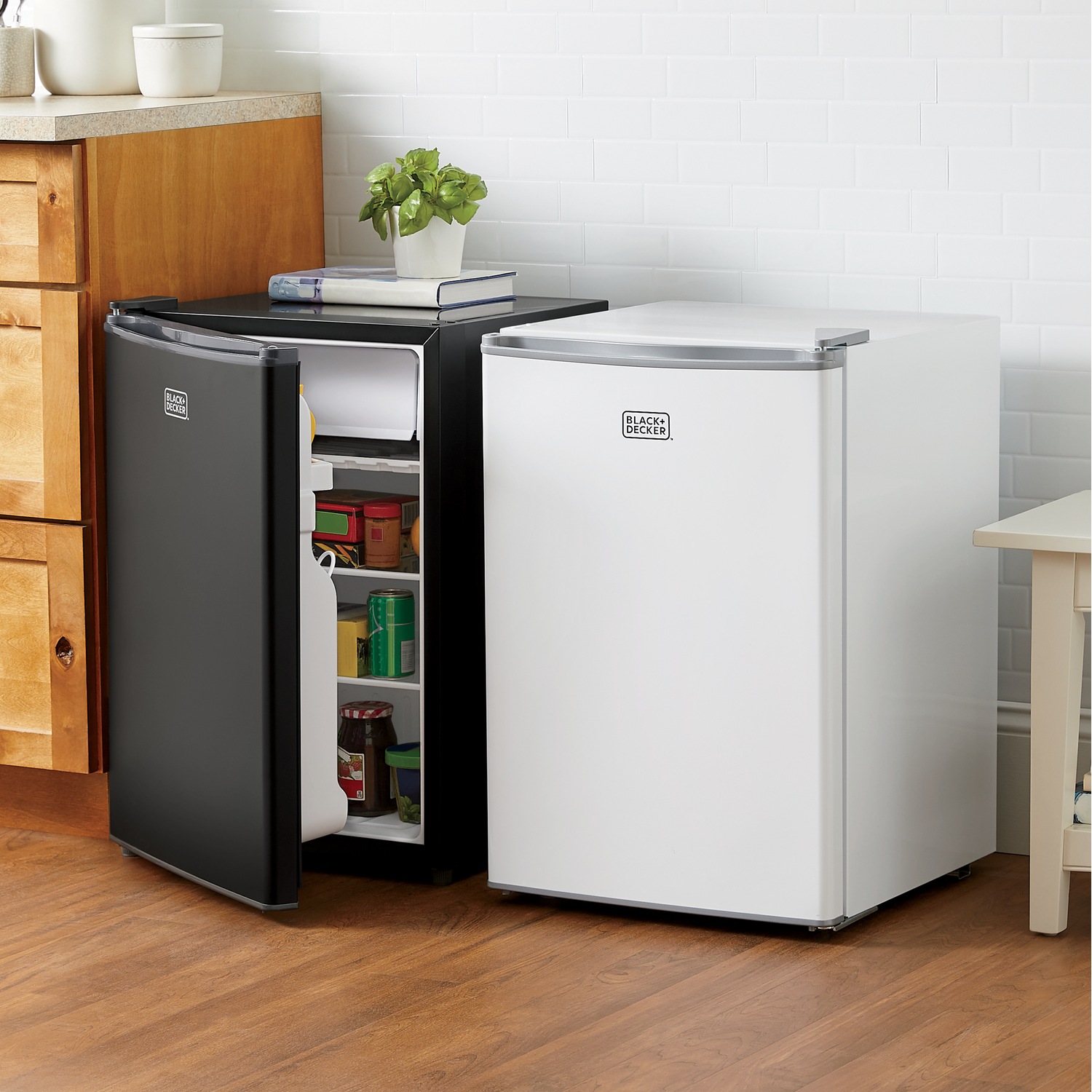 BLACK+DECKER 2.5 Cu. Ft. Compact Refrigerator Ginny