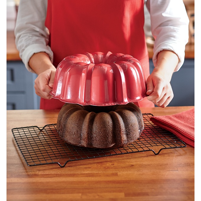 Very Merry Bundt® Pan - Nordic Ware  Nordic ware, Bundt pan, Christmas  baking