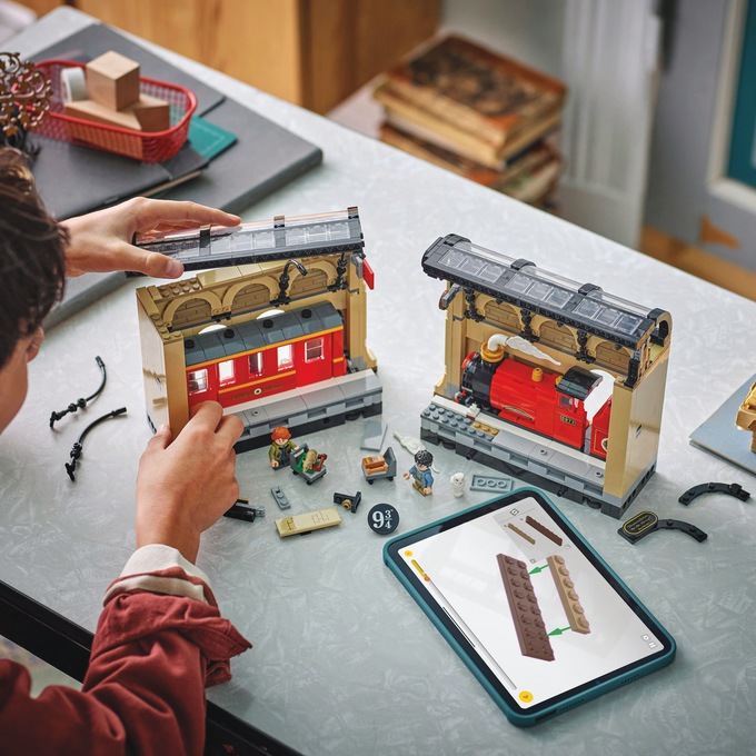 LEGO Harry Potter Book Nook: Hogwarts Express, , large