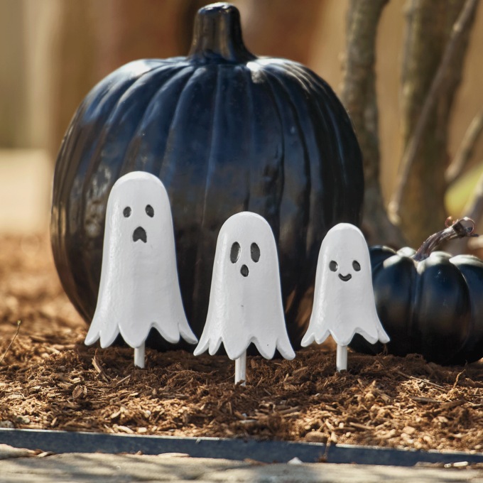 Set of 3 Metal Ghost Stakes, White, large