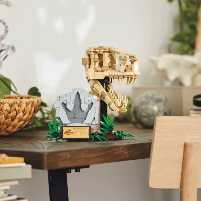 LEGO Jurassic World Dinosaur Fossils: T-Rex Skull, , large